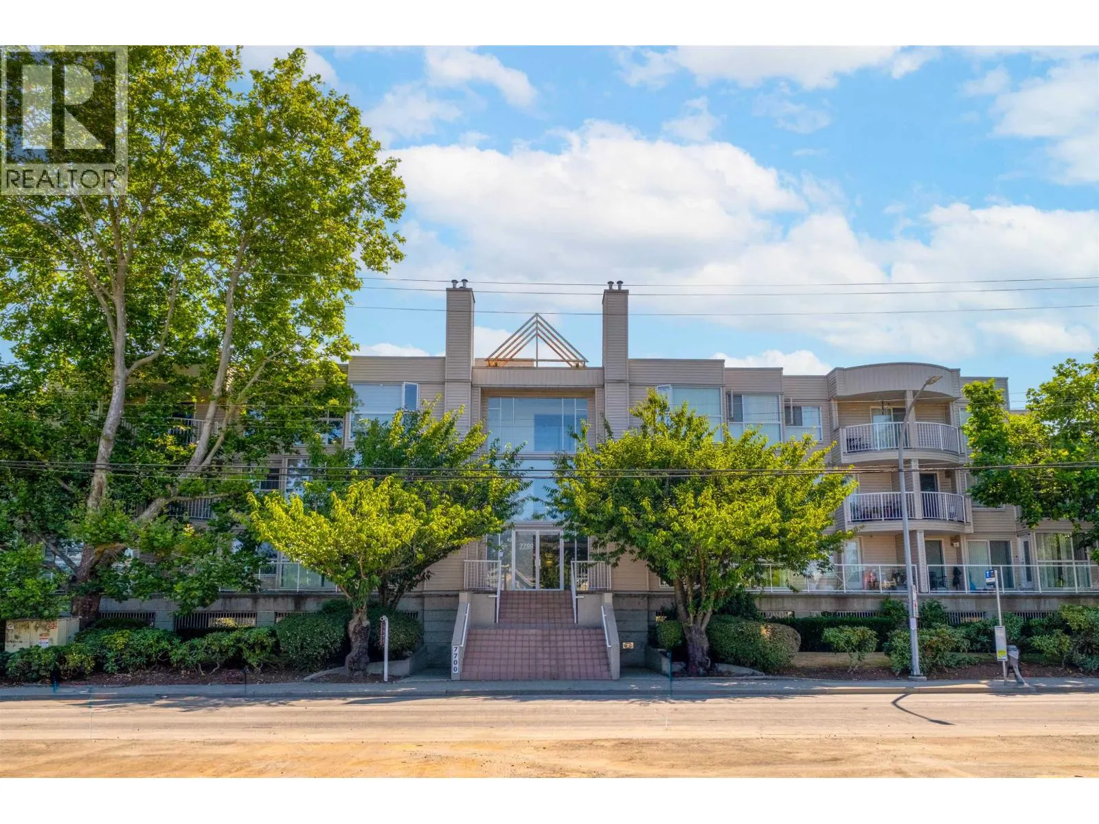 304 7700 GILBERT ROAD
