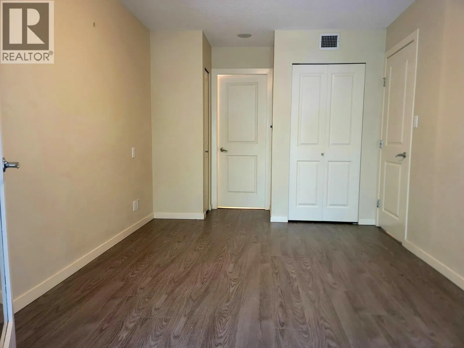 302 3663 CROWLEY DRIVE