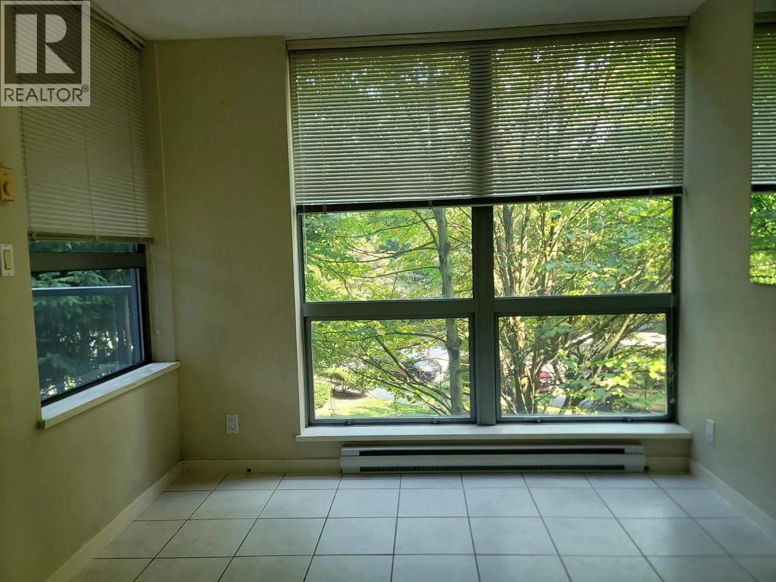 302 3663 CROWLEY DRIVE