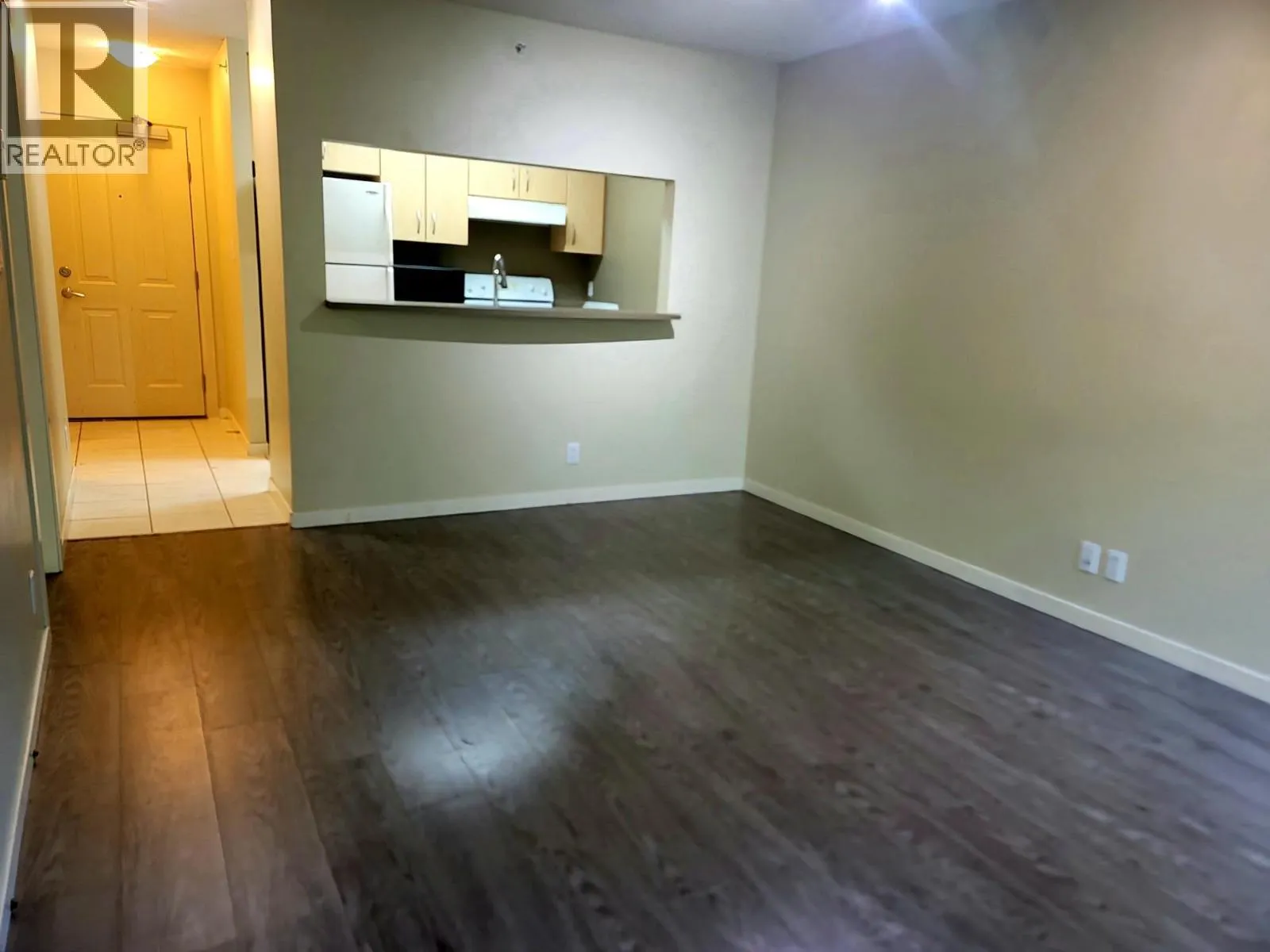 302 3663 CROWLEY DRIVE