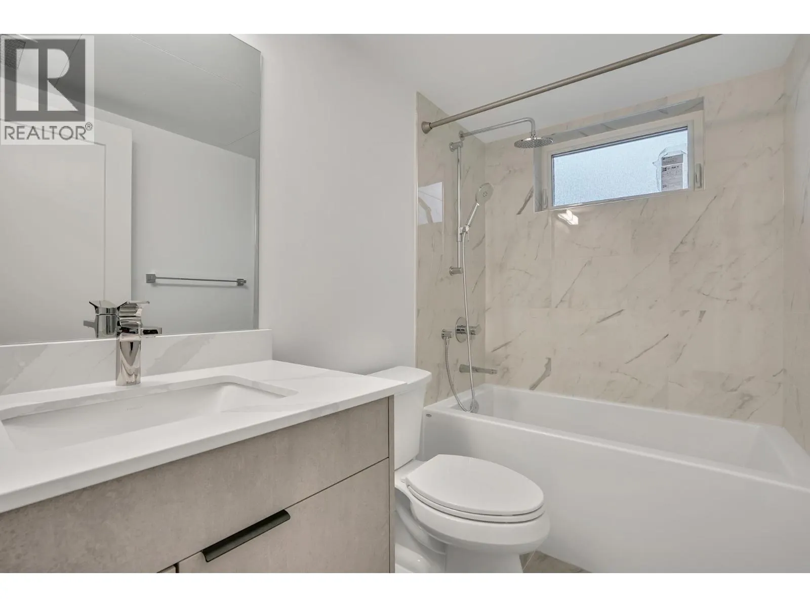 47 E EIGHTH AVENUE