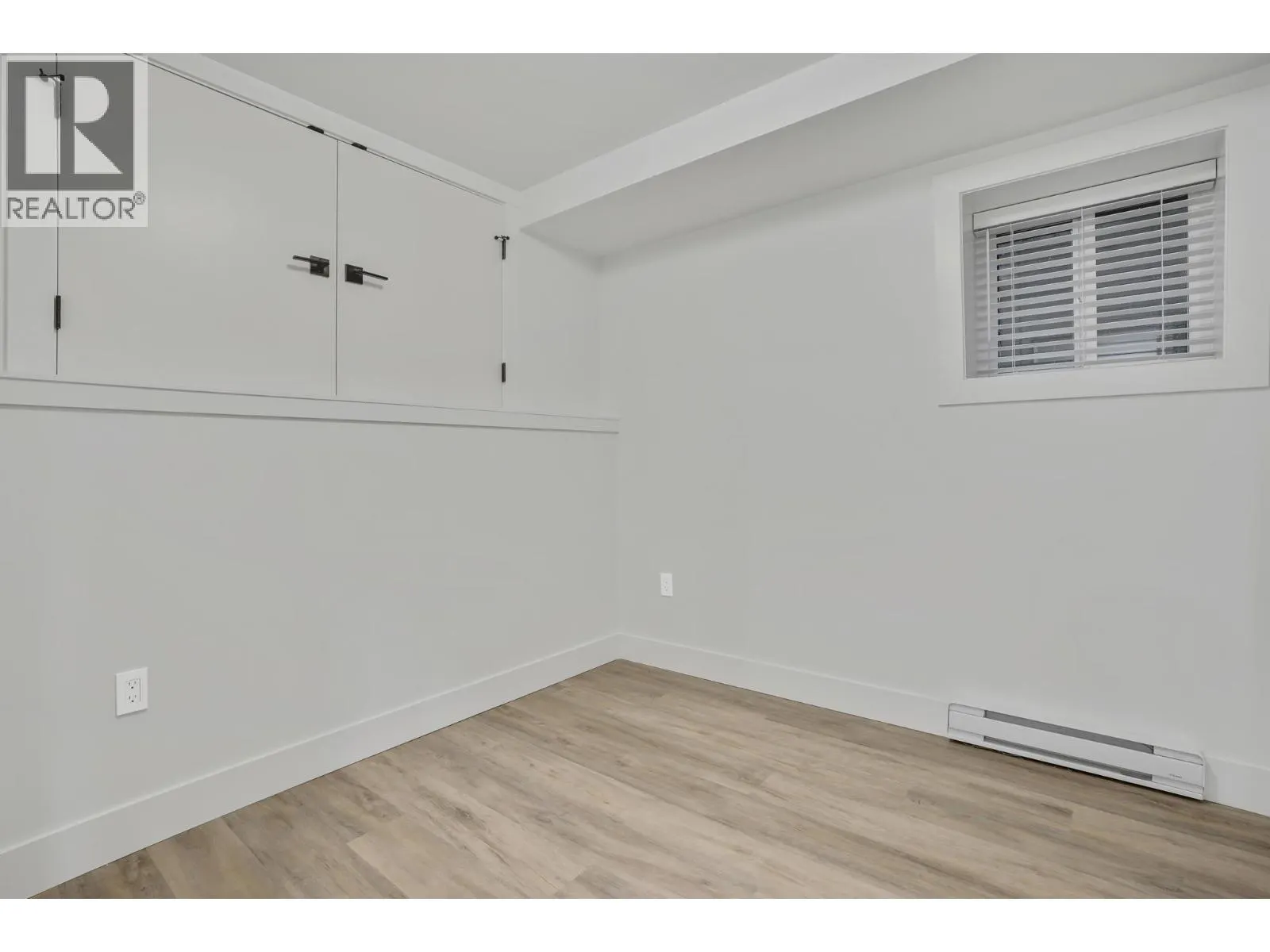 47 E EIGHTH AVENUE