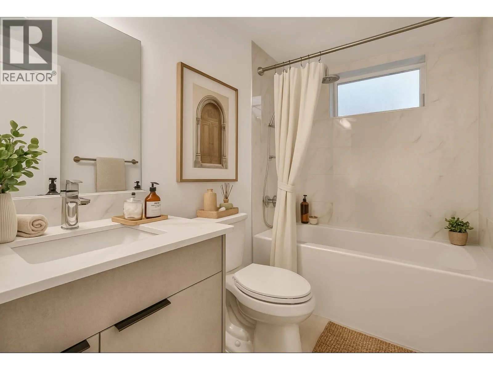 47 E EIGHTH AVENUE