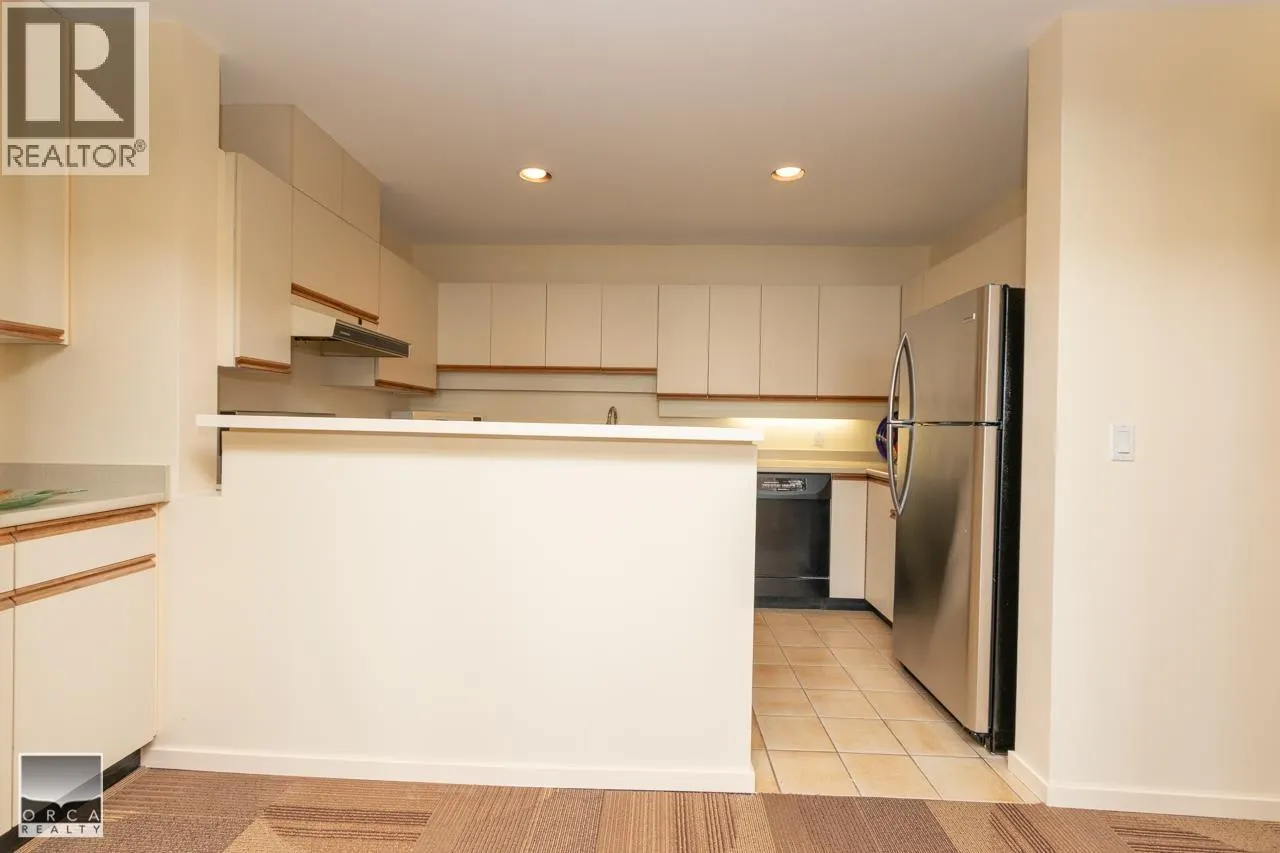 5215 (Basement) GULF PLACE