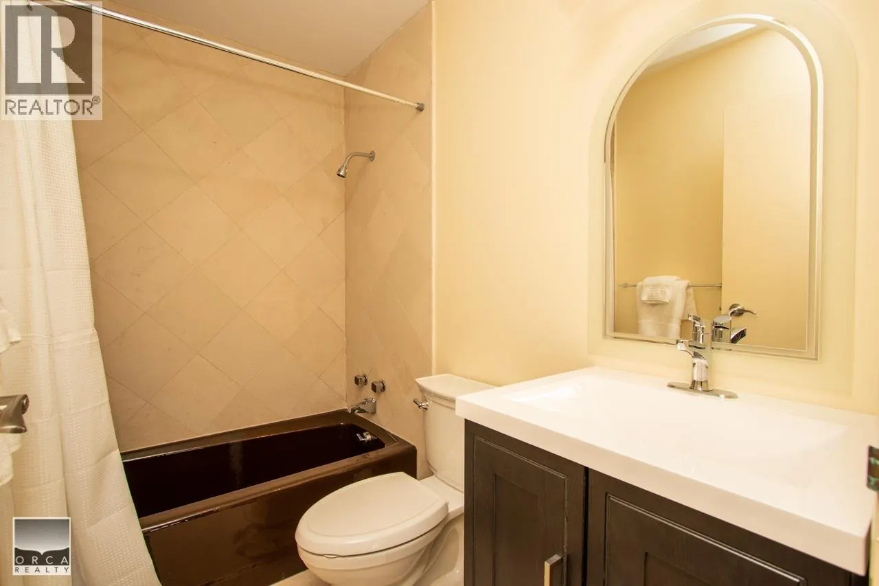 5215 (Basement) GULF PLACE