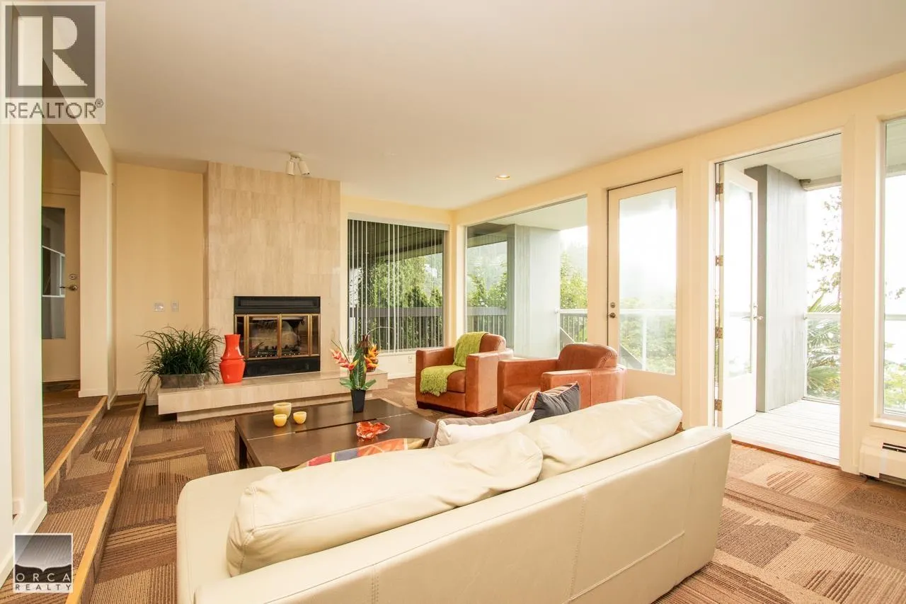 5215 (Basement) GULF PLACE