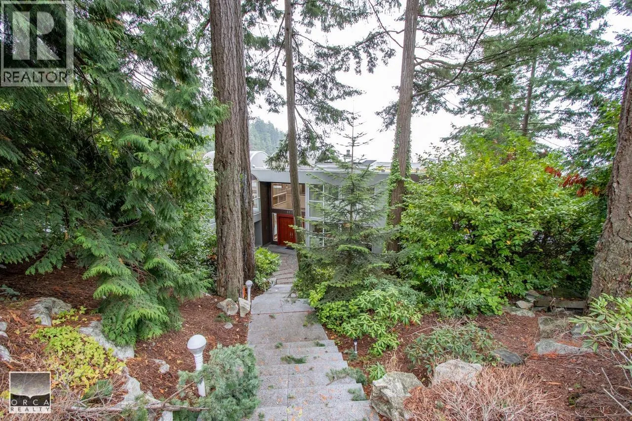 5215 (Basement) GULF PLACE