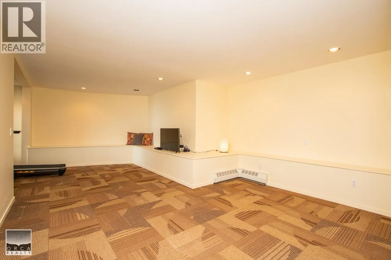 5215 (Basement) GULF PLACE