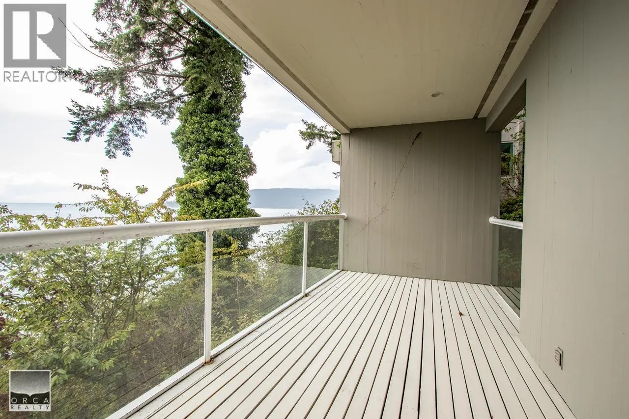 5215 (Basement) GULF PLACE