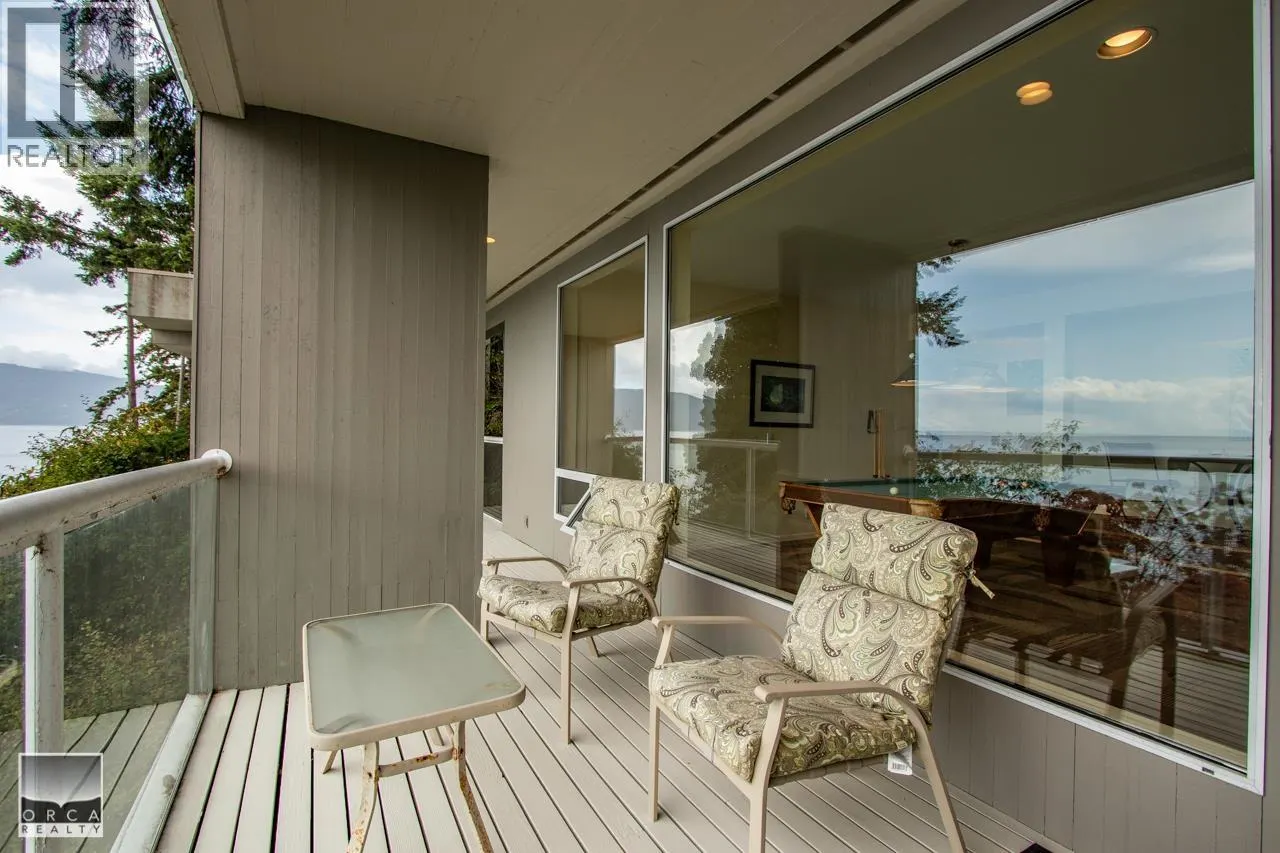5215 (Basement) GULF PLACE