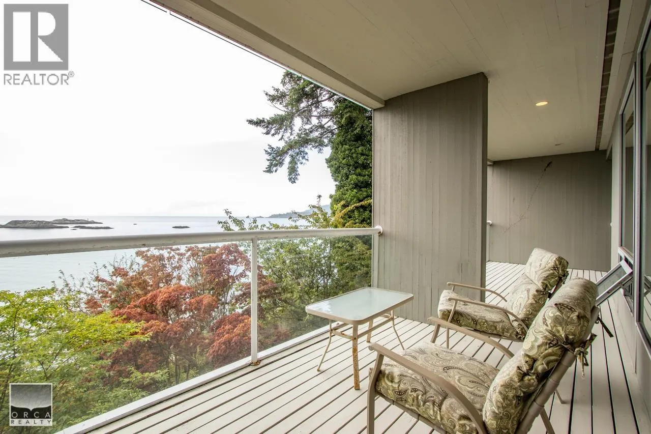 5215 (Basement) GULF PLACE