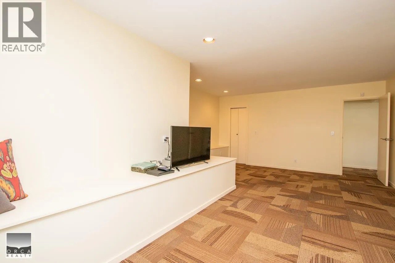 5215 (Basement) GULF PLACE