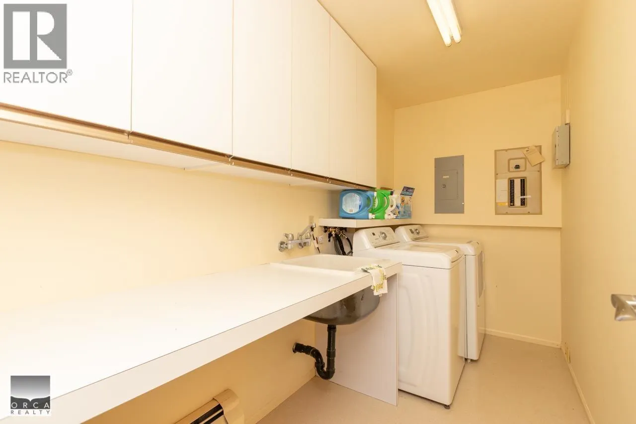 5215 (Basement) GULF PLACE