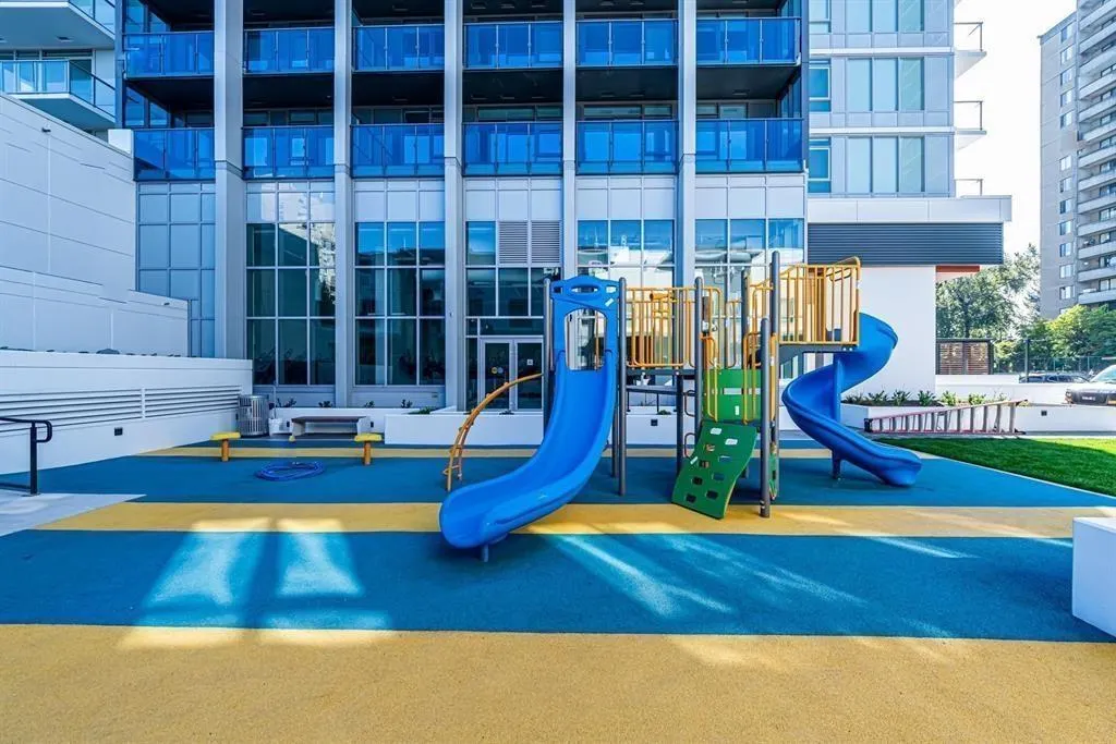 2208 13428 105 AVENUE