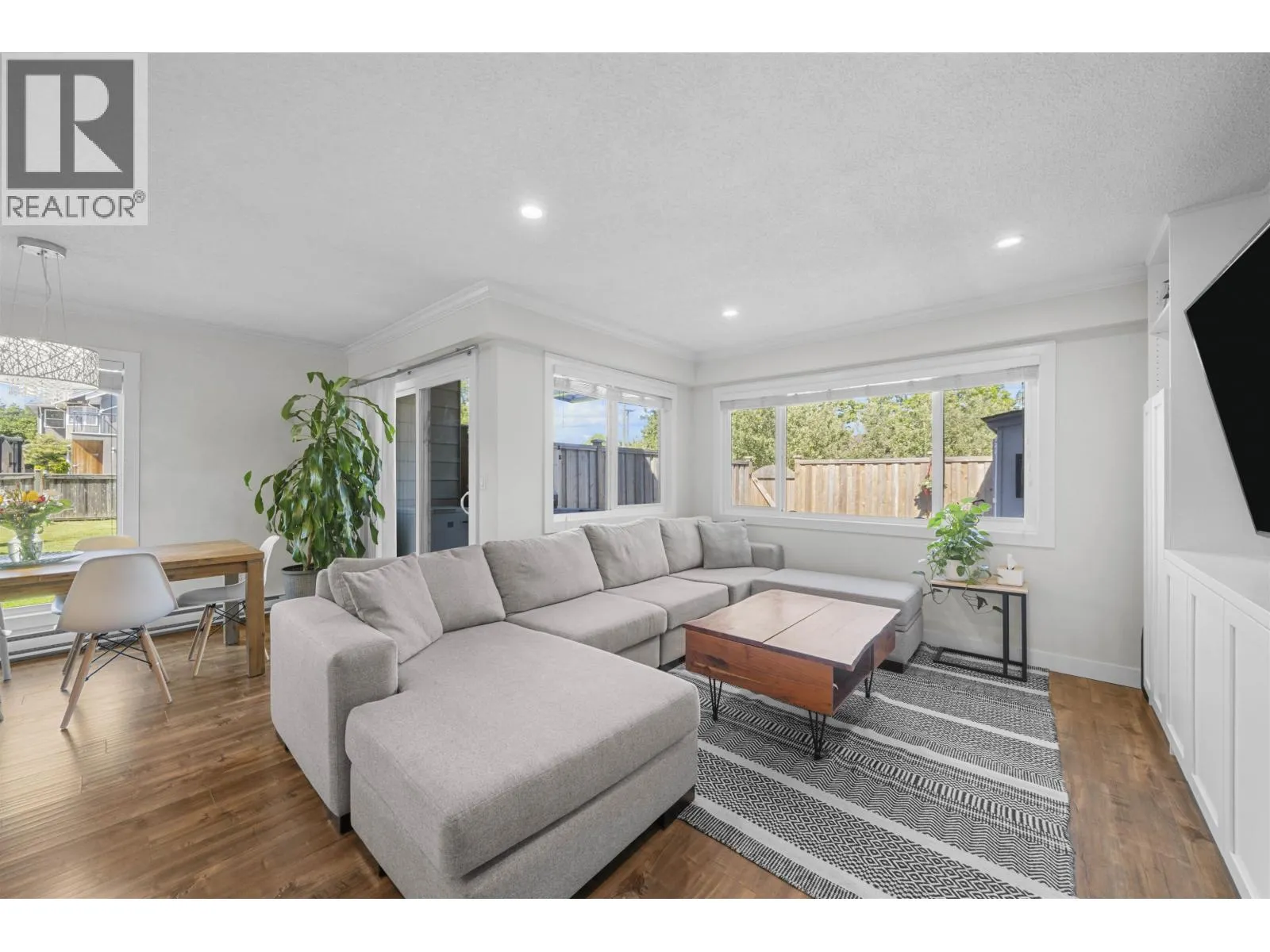 4800 TRIMARAN DRIVE