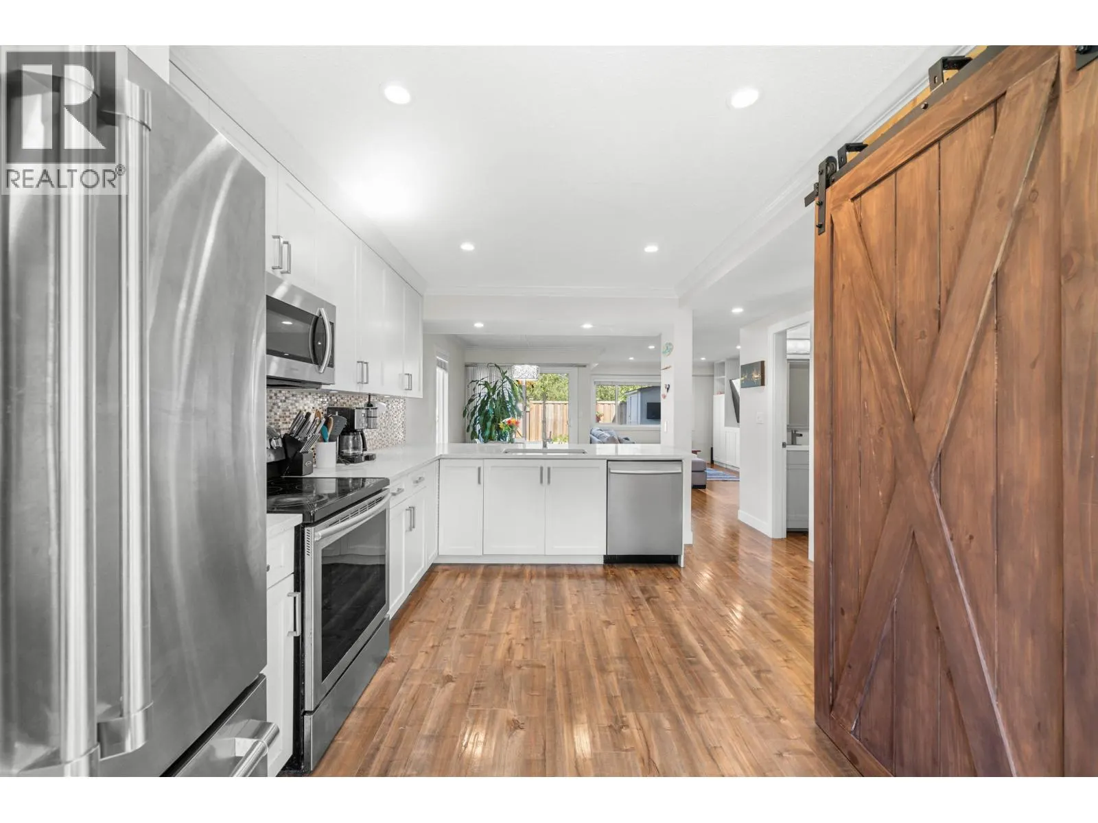 4800 TRIMARAN DRIVE