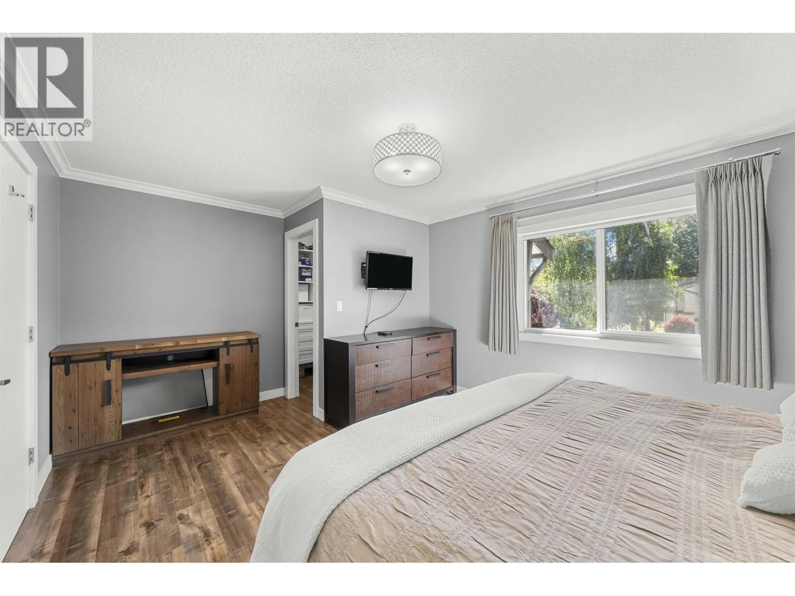 4800 TRIMARAN DRIVE