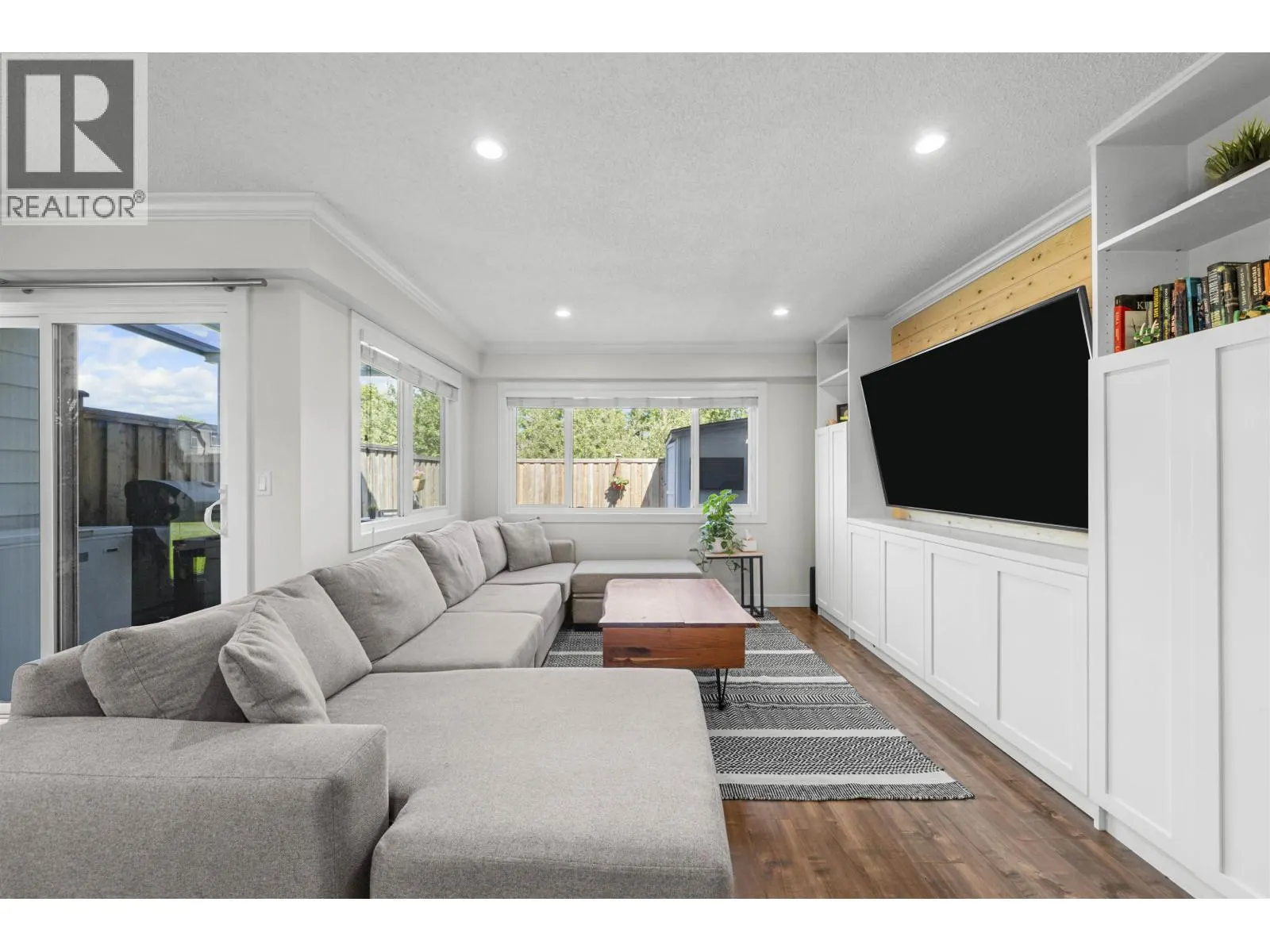 4800 TRIMARAN DRIVE
