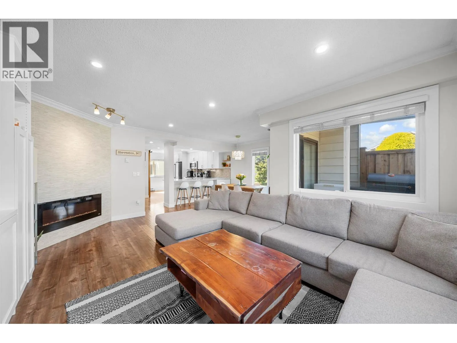4800 TRIMARAN DRIVE