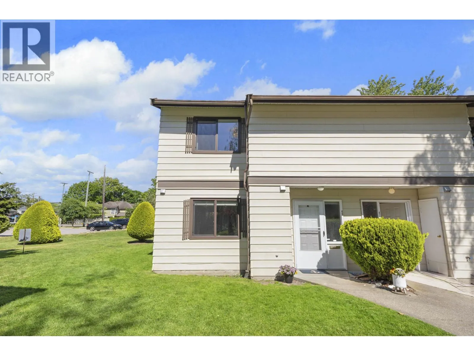 4800 TRIMARAN DRIVE