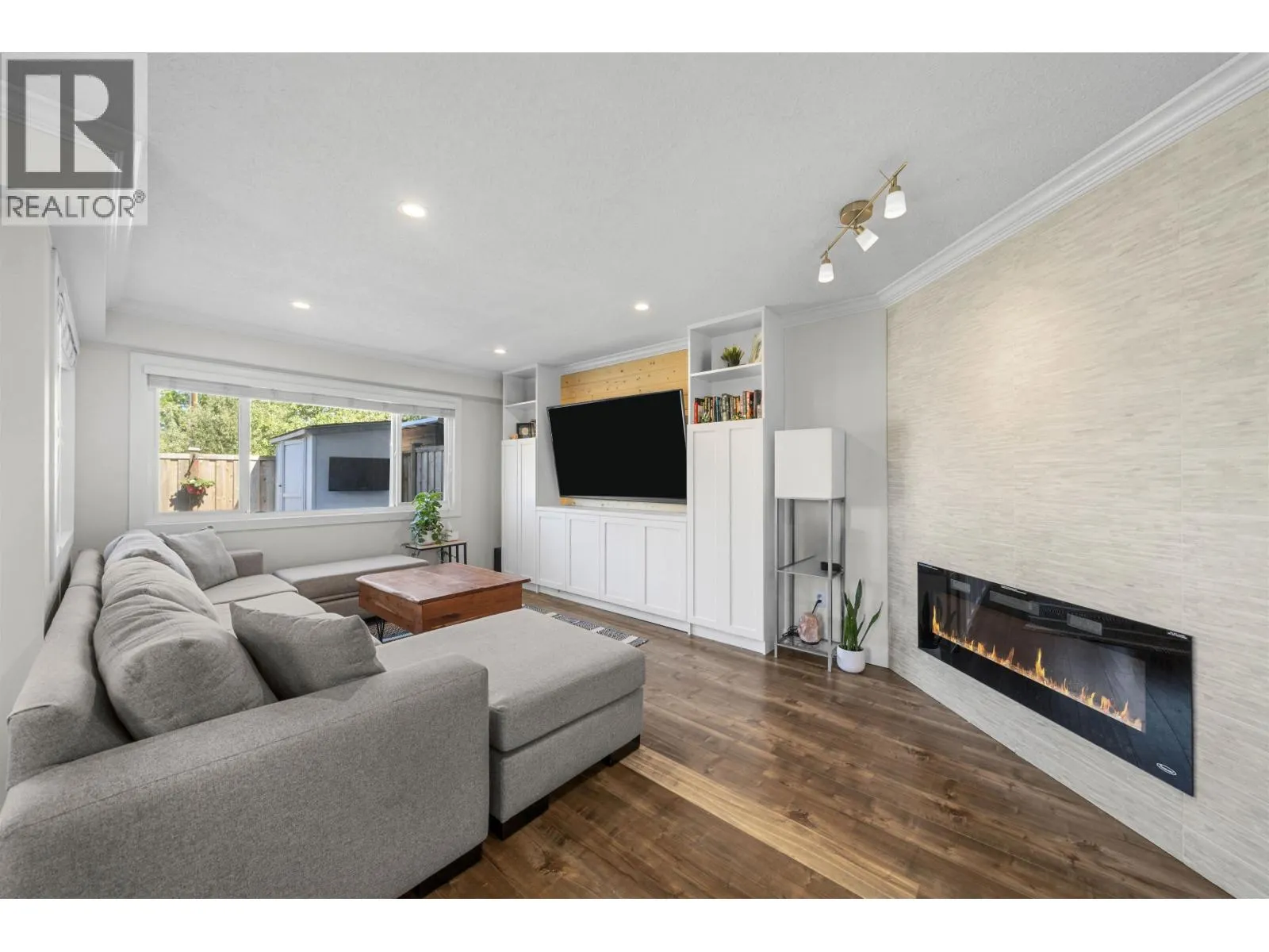4800 TRIMARAN DRIVE