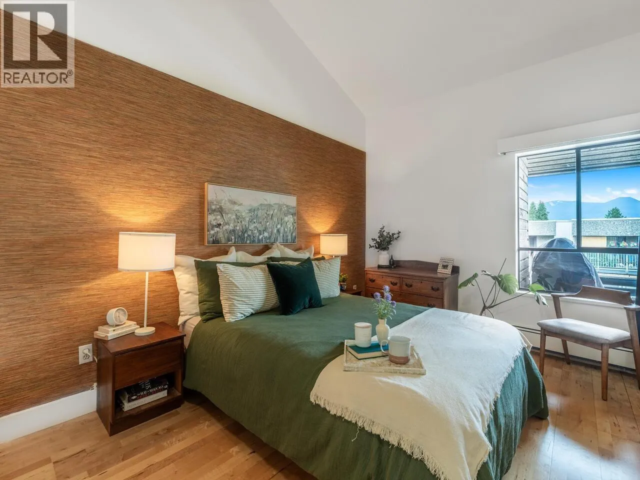 408 1549 KITCHENER STREET