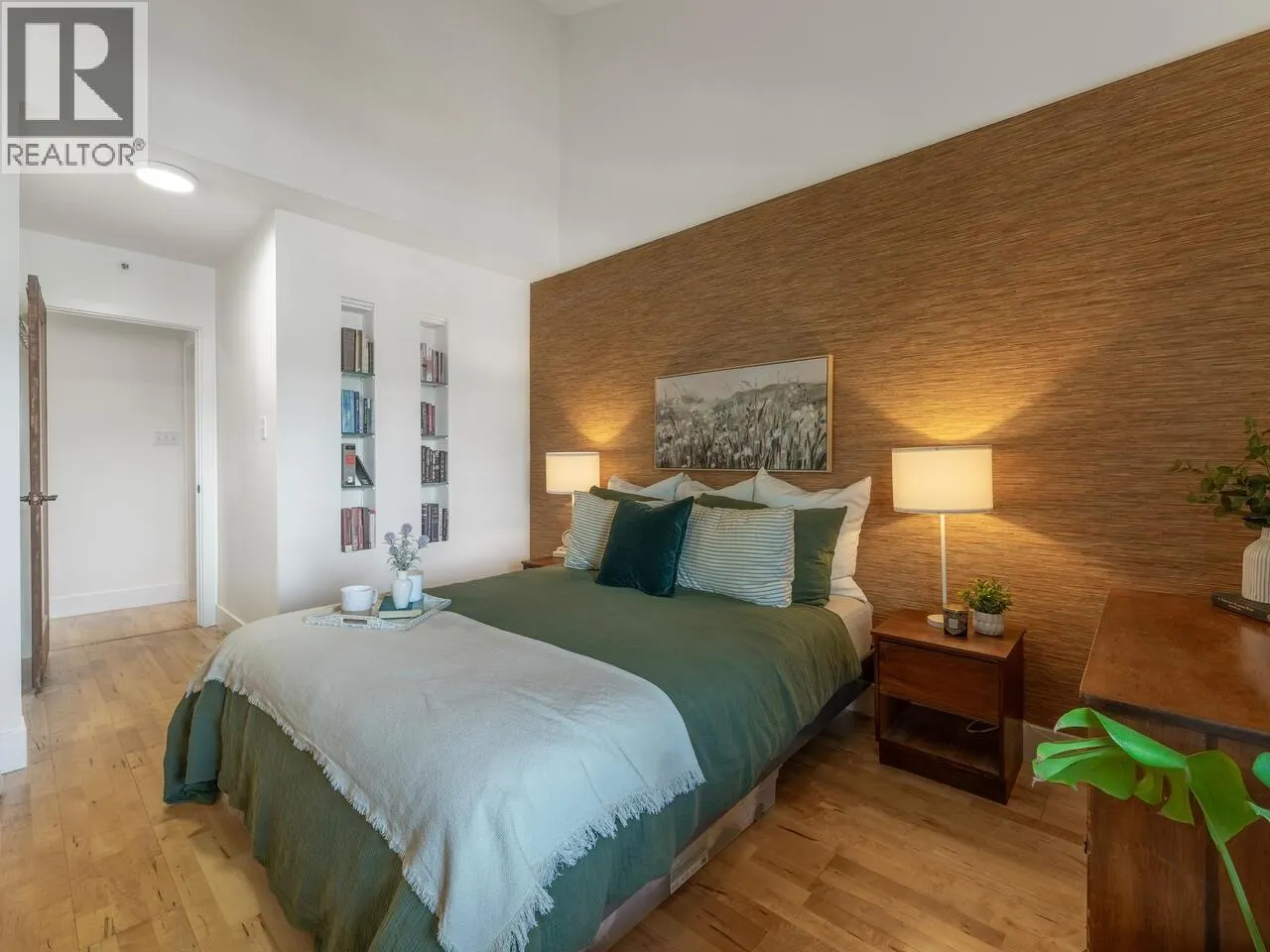 408 1549 KITCHENER STREET