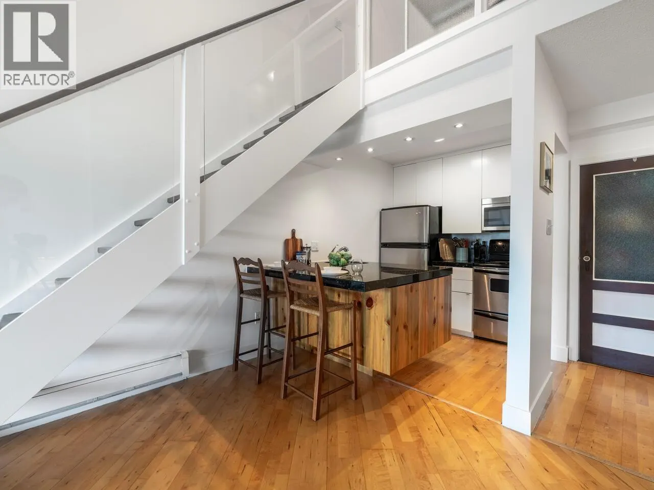 408 1549 KITCHENER STREET
