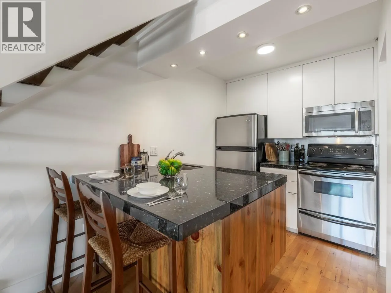 408 1549 KITCHENER STREET