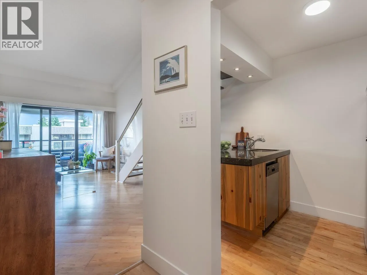 408 1549 KITCHENER STREET