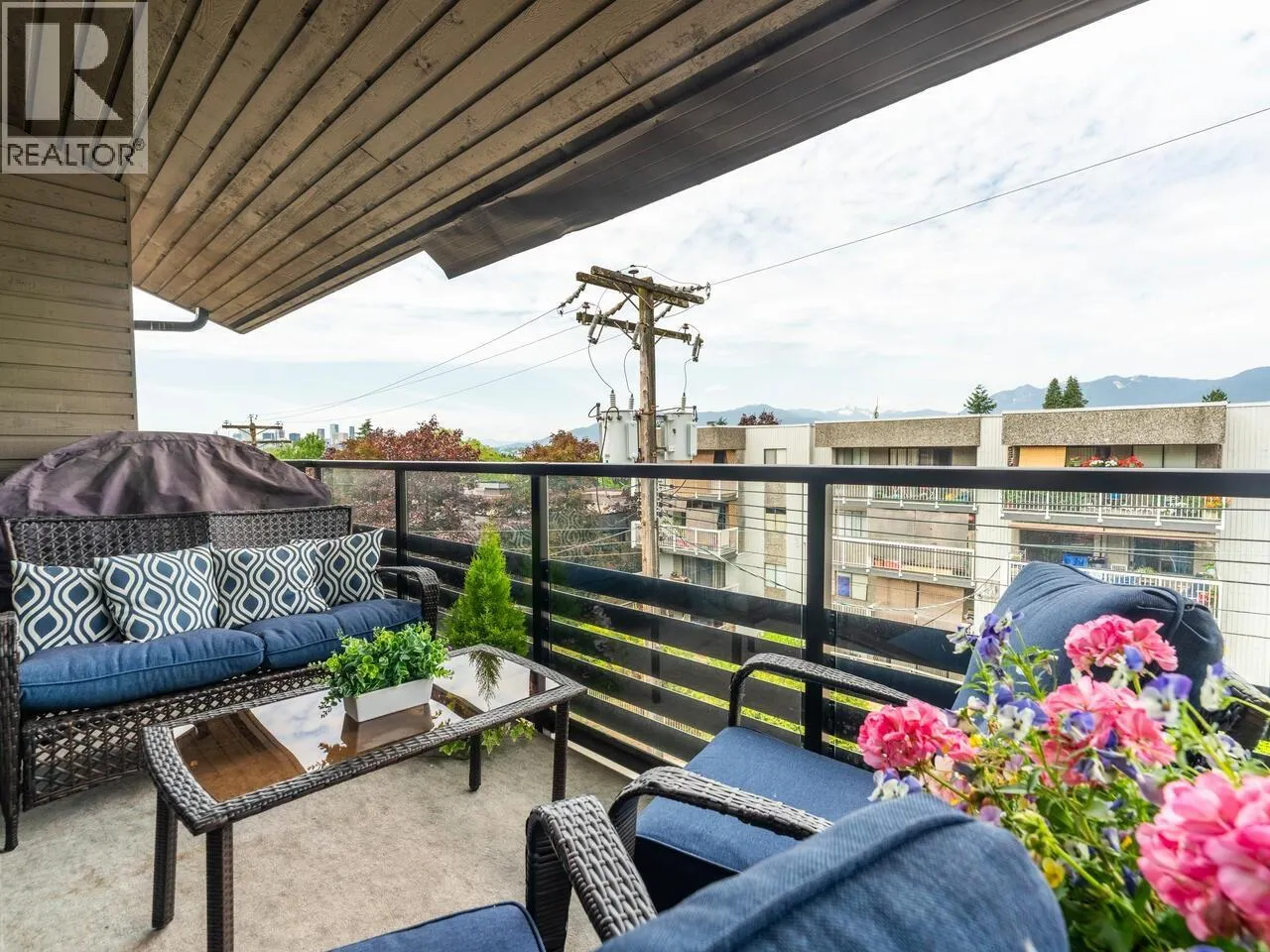 408 1549 KITCHENER STREET