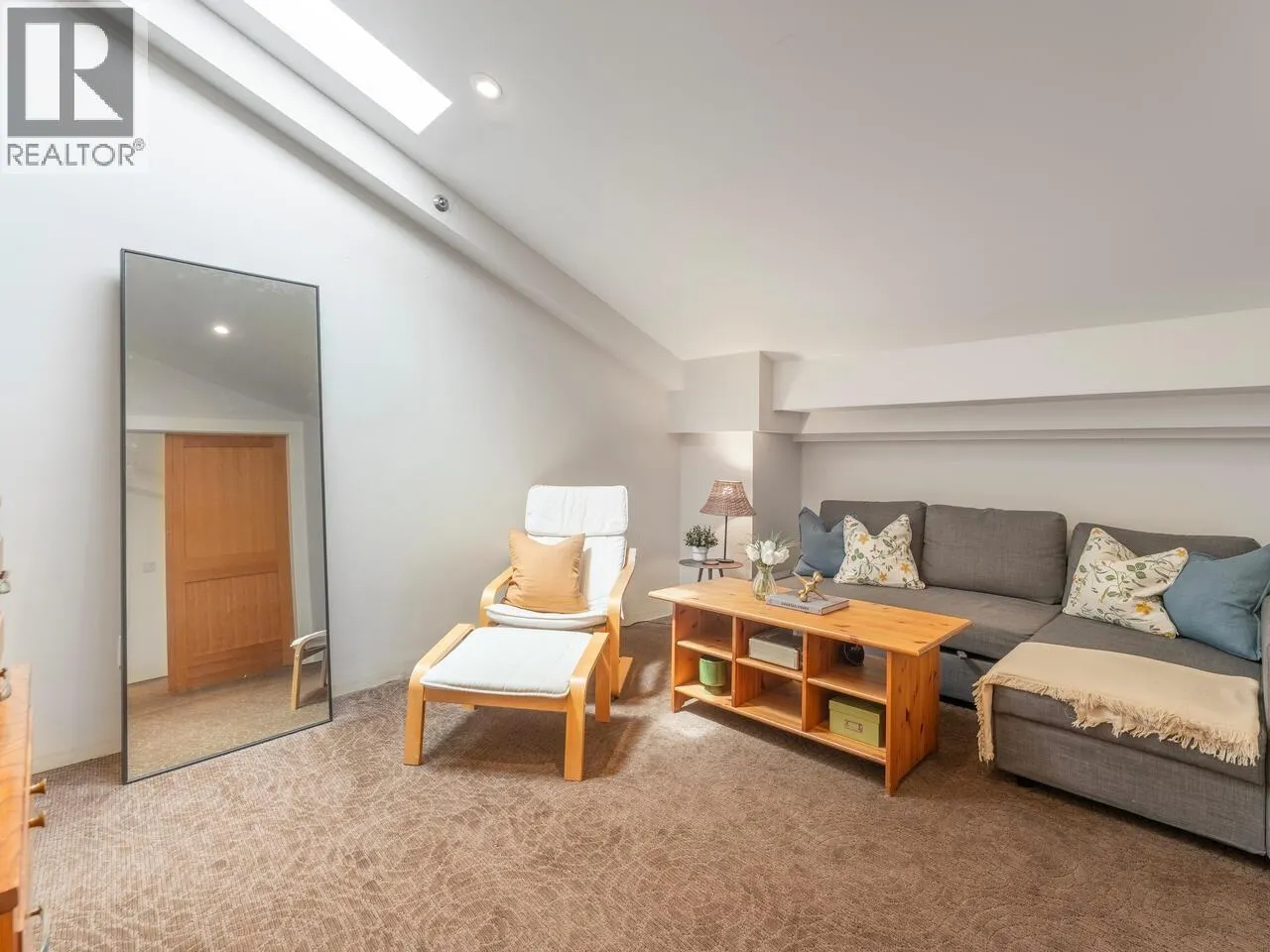 408 1549 KITCHENER STREET