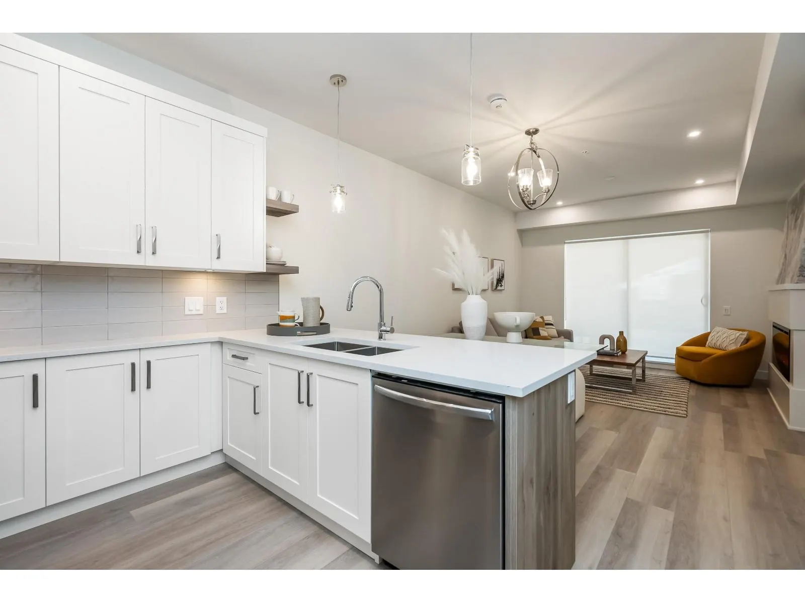 306 8497 YOUNG ROAD|Chilliwack Proper South
