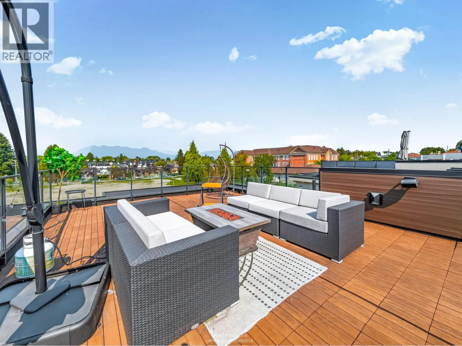 90 W 27TH AVENUE