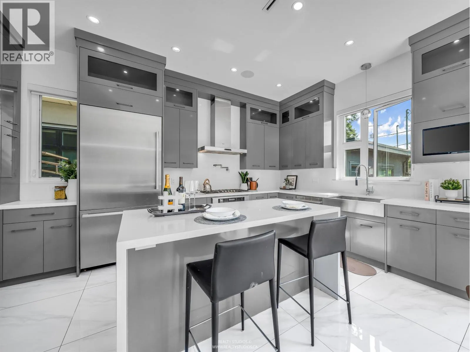 90 W 27TH AVENUE
