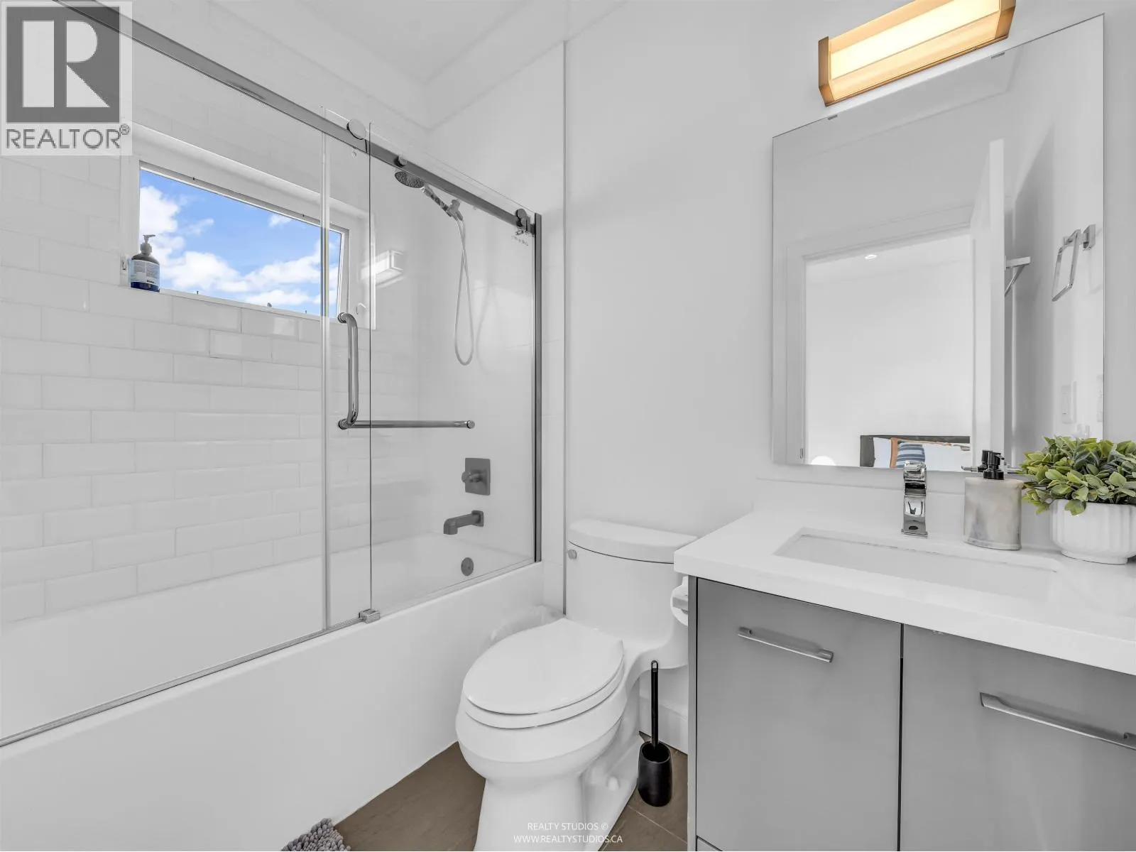 90 W 27TH AVENUE