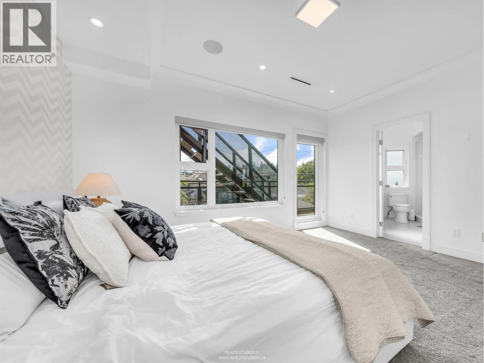 90 W 27TH AVENUE