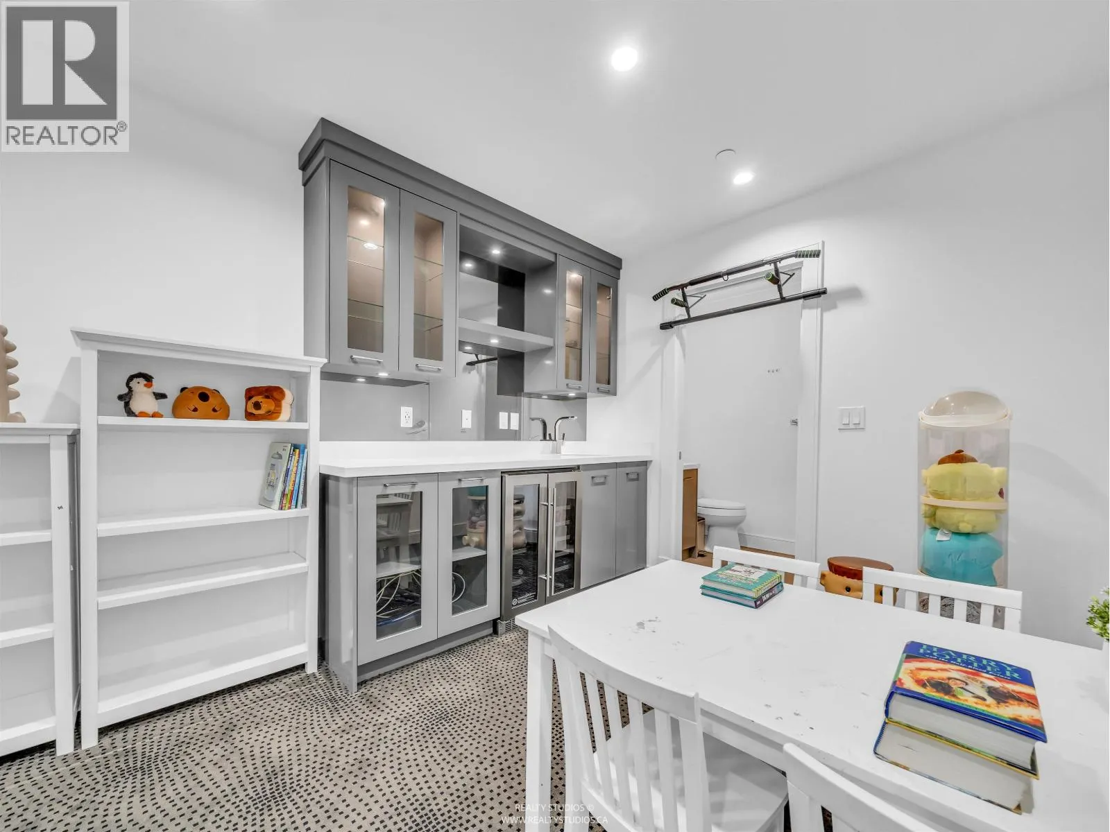 90 W 27TH AVENUE