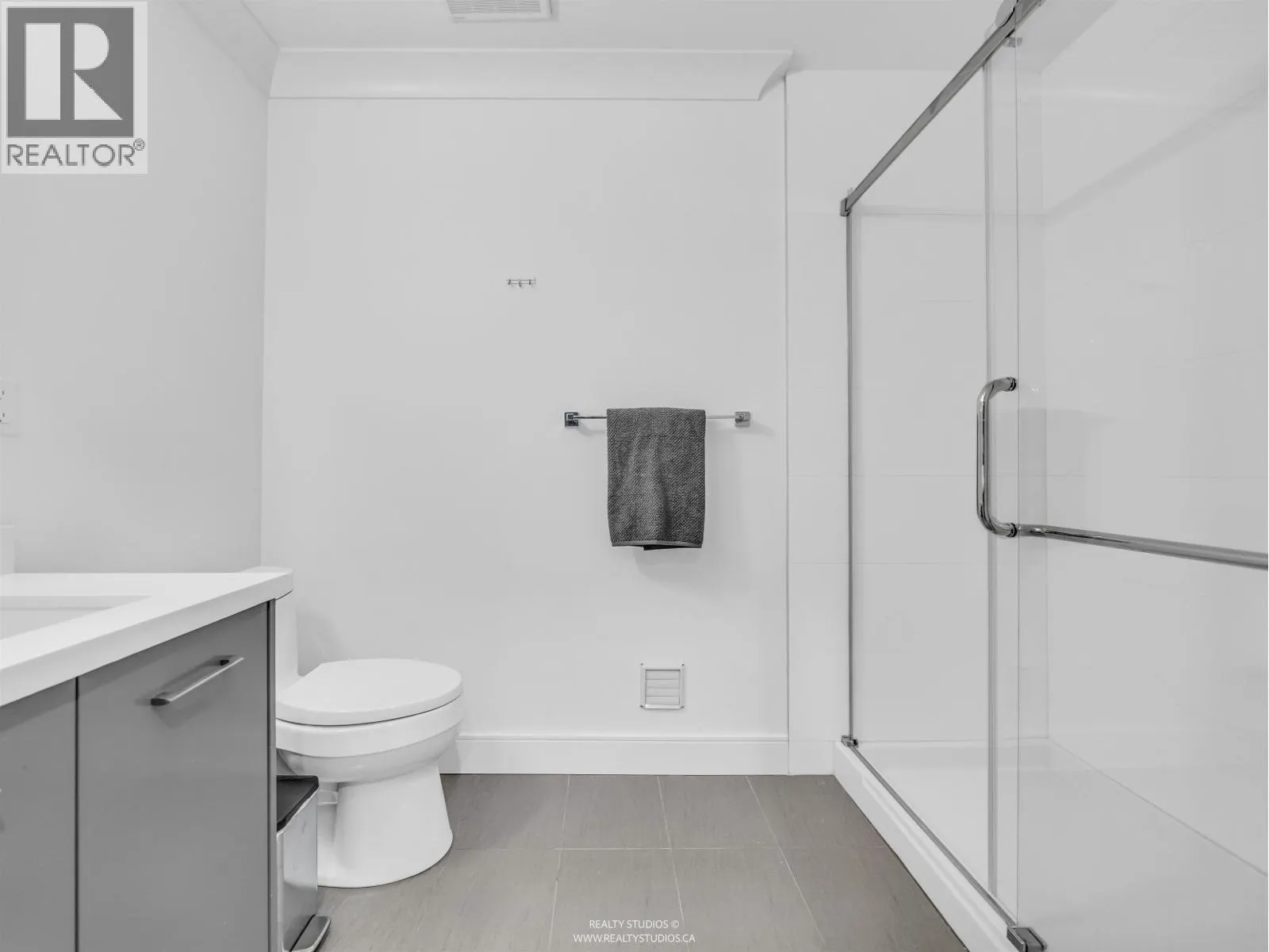 90 W 27TH AVENUE