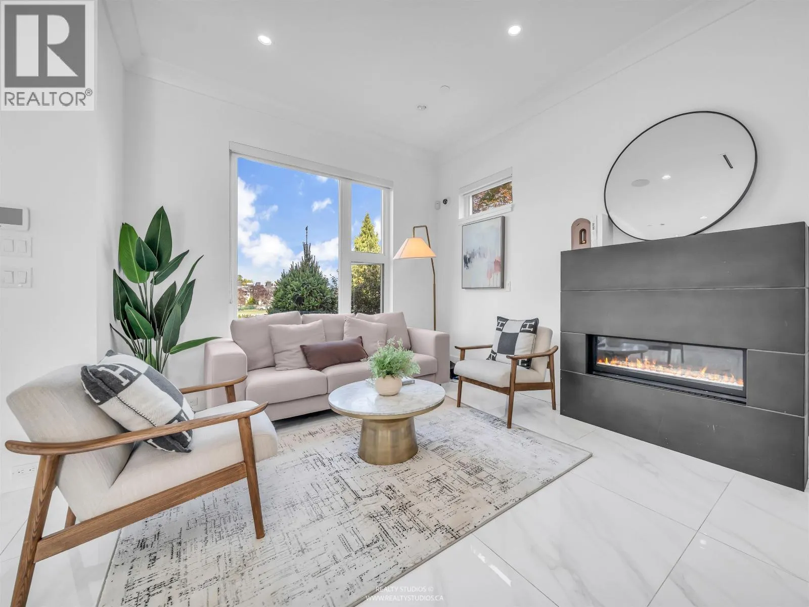 90 W 27TH AVENUE