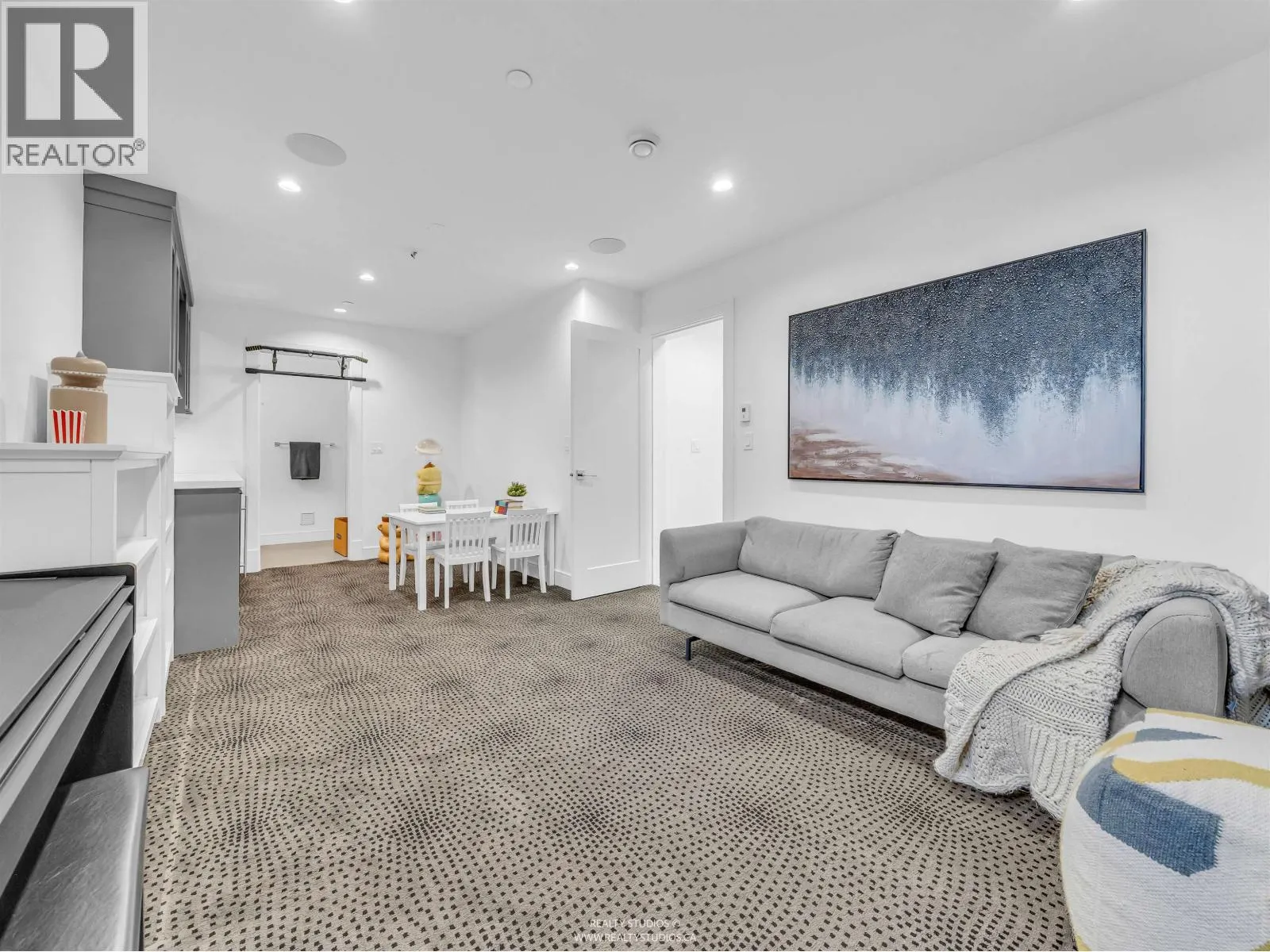 90 W 27TH AVENUE