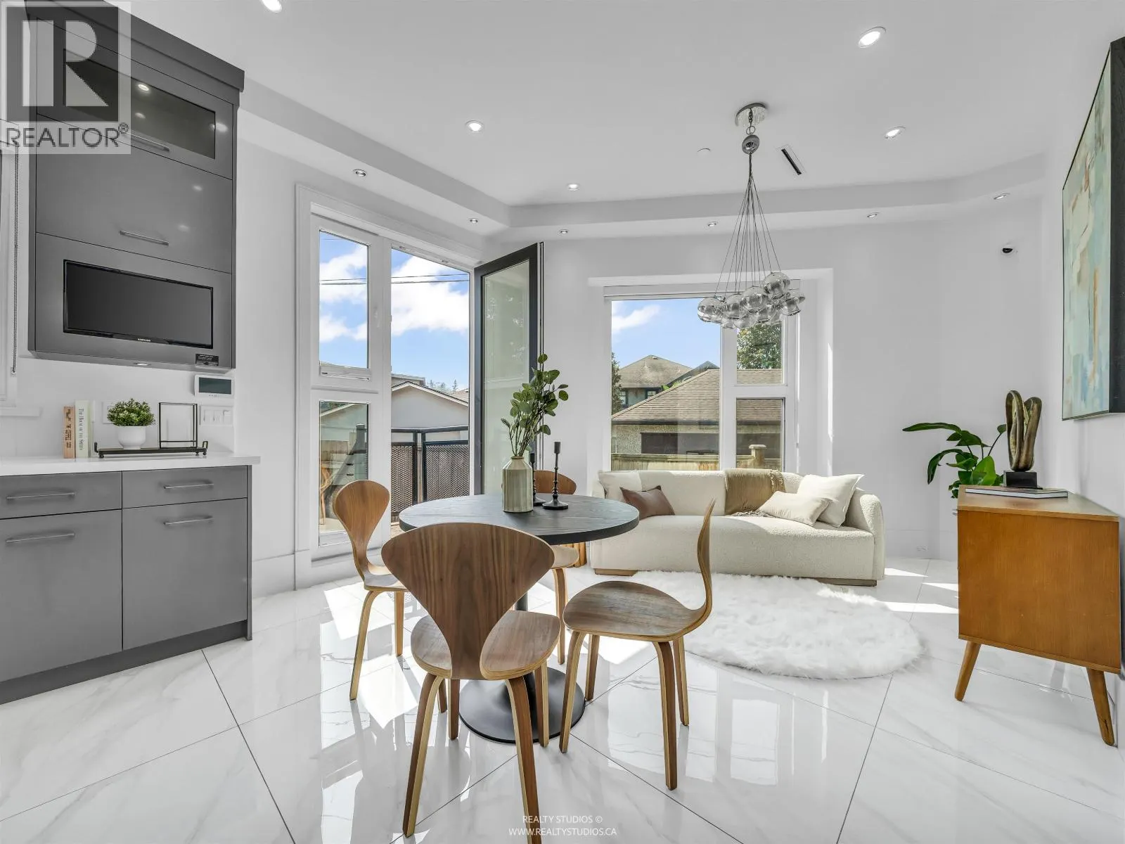 90 W 27TH AVENUE