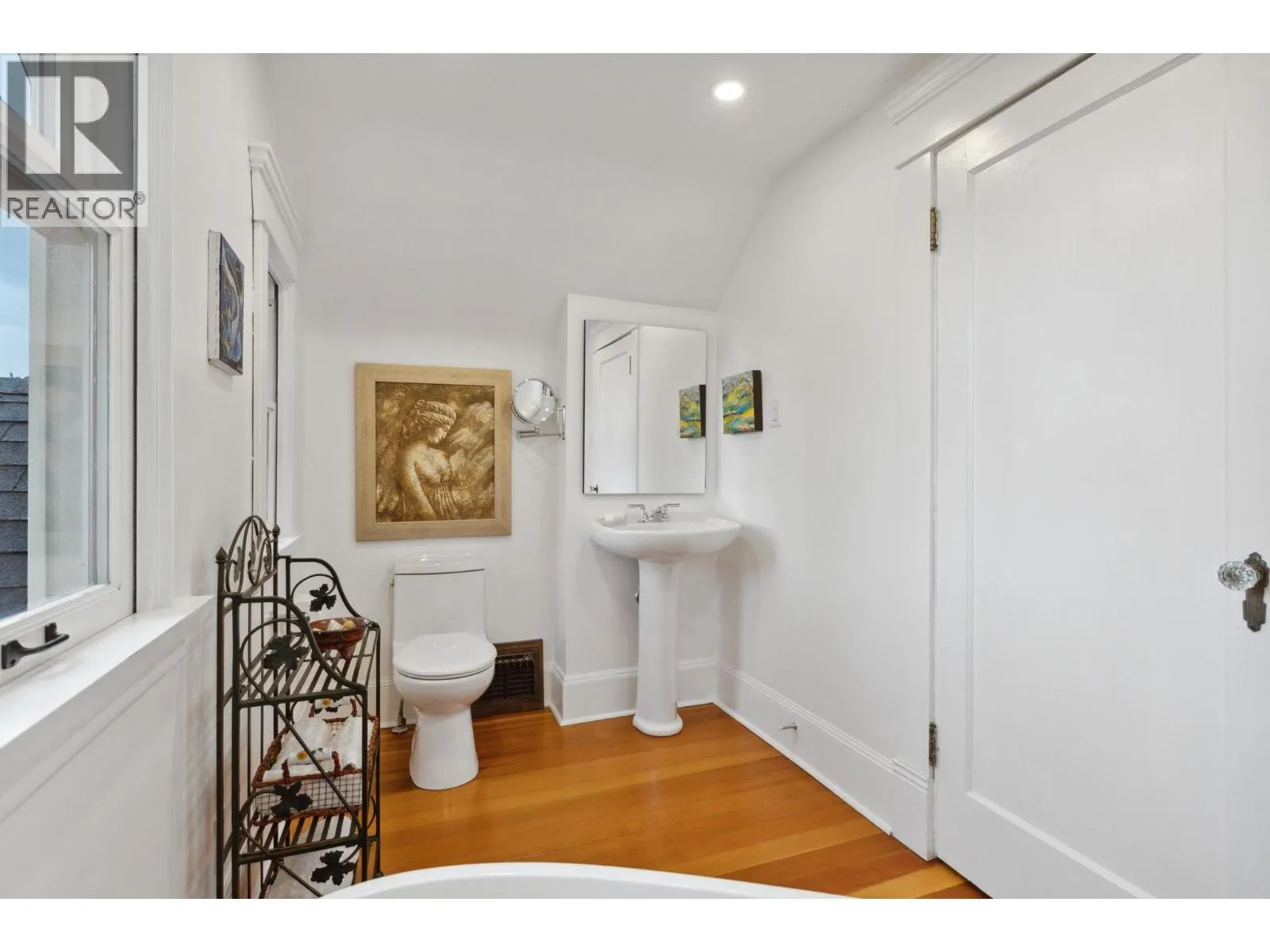 349 E 24TH STREET