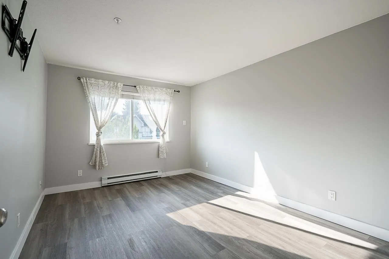 402 33718 KING ROAD