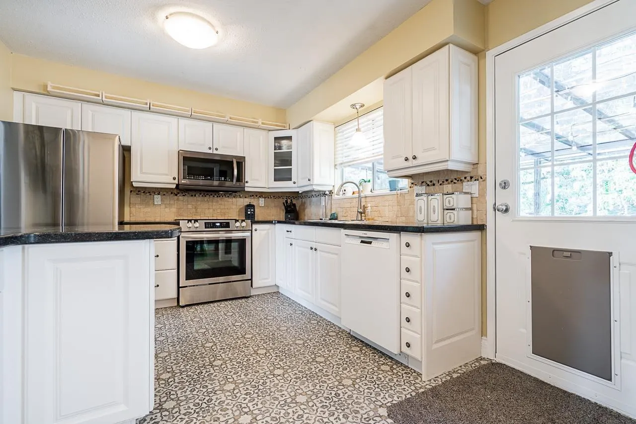 20423 90 CRESCENT