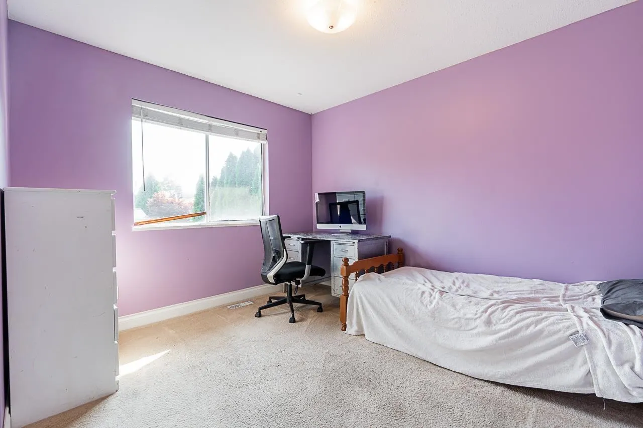 20423 90 CRESCENT