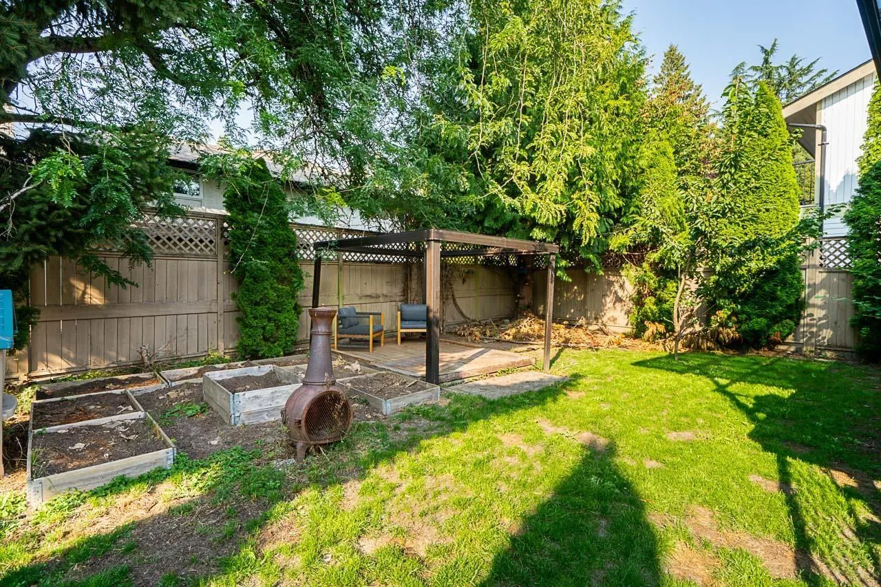 20423 90 CRESCENT