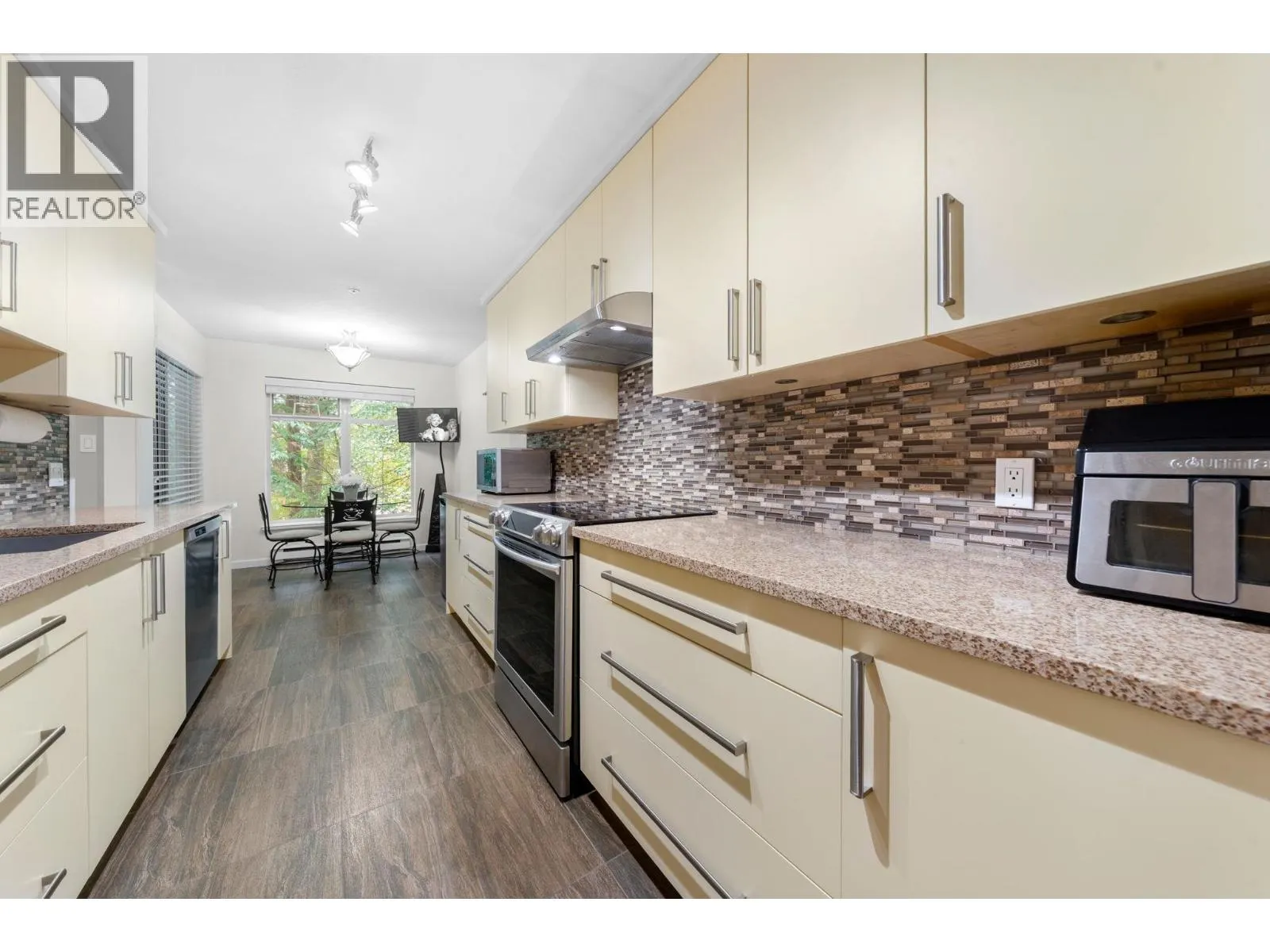 103 1144 STRATHAVEN DRIVE