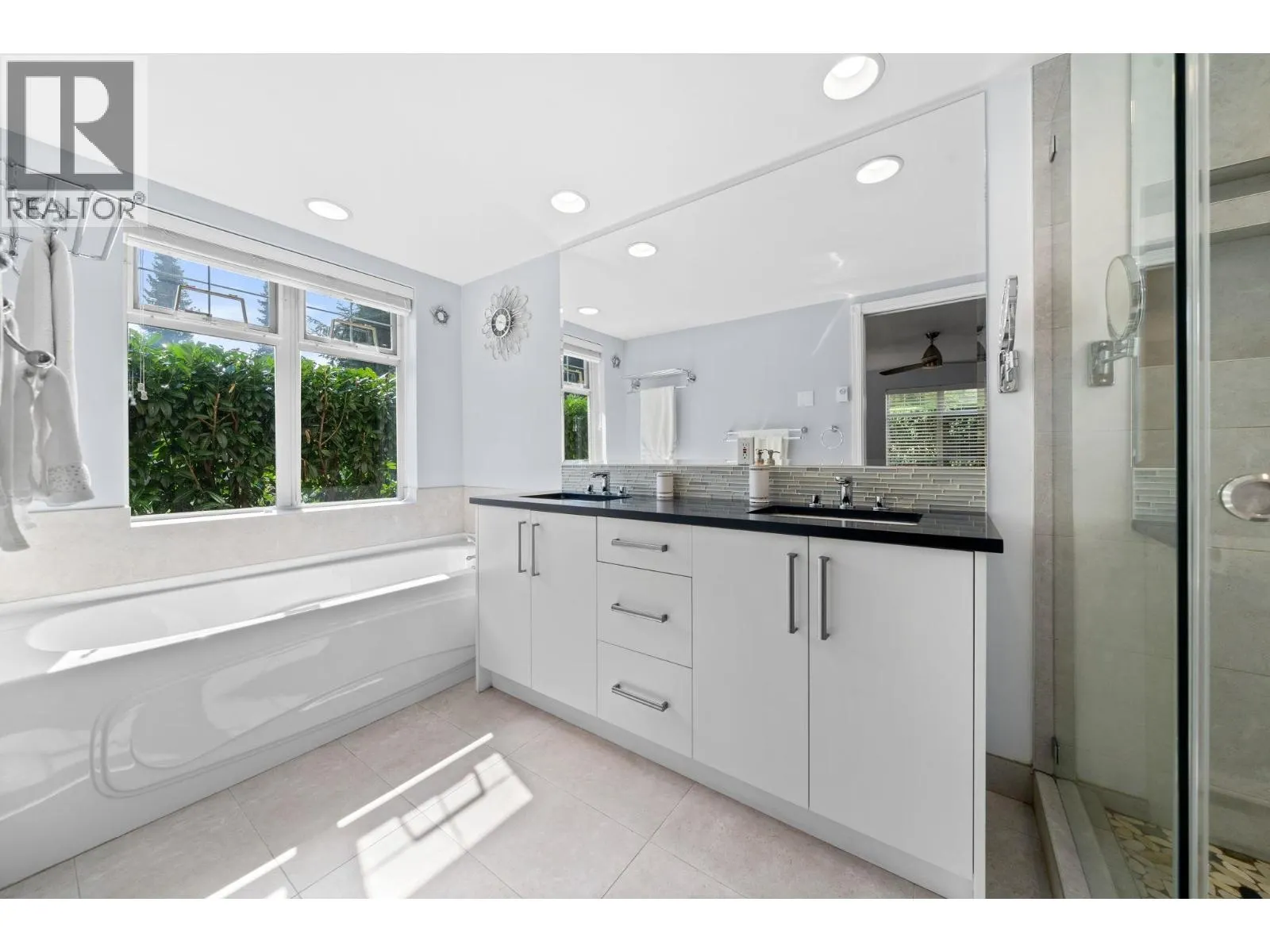 103 1144 STRATHAVEN DRIVE