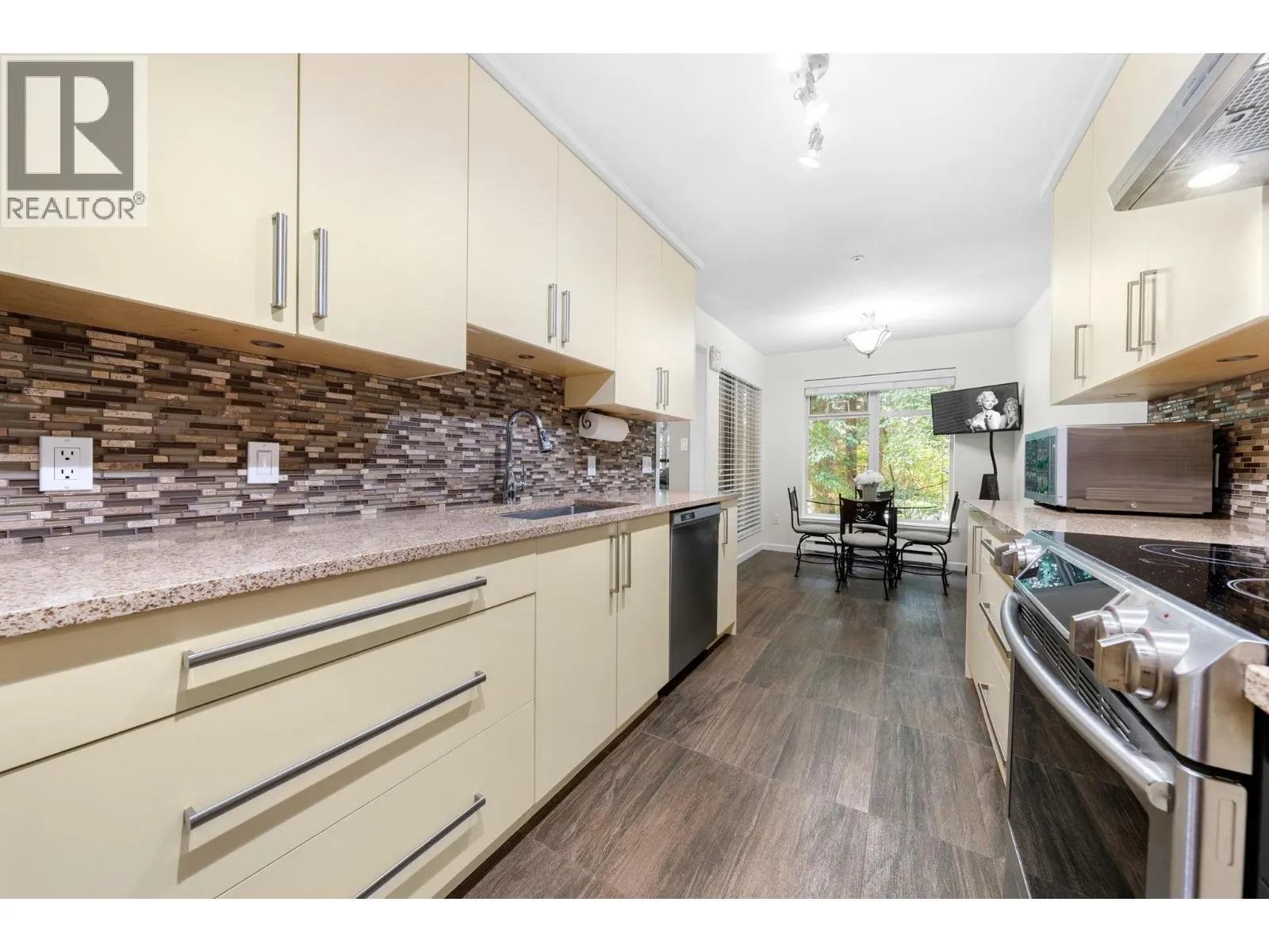 103 1144 STRATHAVEN DRIVE